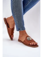 Eko kožené pantofle na plochém podpatku s ozdobou Camel model 21685602 - Boto