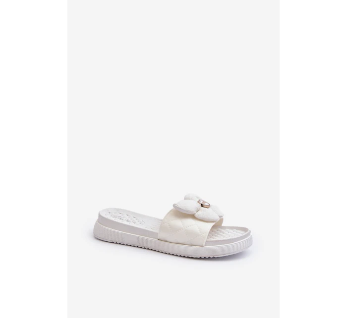 Dámské šedé sandály s ozdobou na nízké platformě model 21653408 - Boto Dámské šedé sandály s ozdobou na nízké platformě model 21653408 - Boto