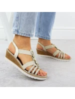 Dámské zlaté sandály na platformě s podrážkou model 21904834 - Remonte Dámské zlaté sandály na platformě s podrážkou model 21904834 - Remonte