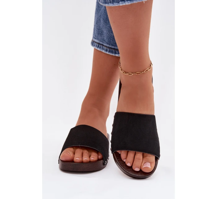 Dámské pantofle s nýty na nízkém podpatku Černé Amelvessa Dámské pantofle s nýty na nízkém podpatku Černé Amelvessa