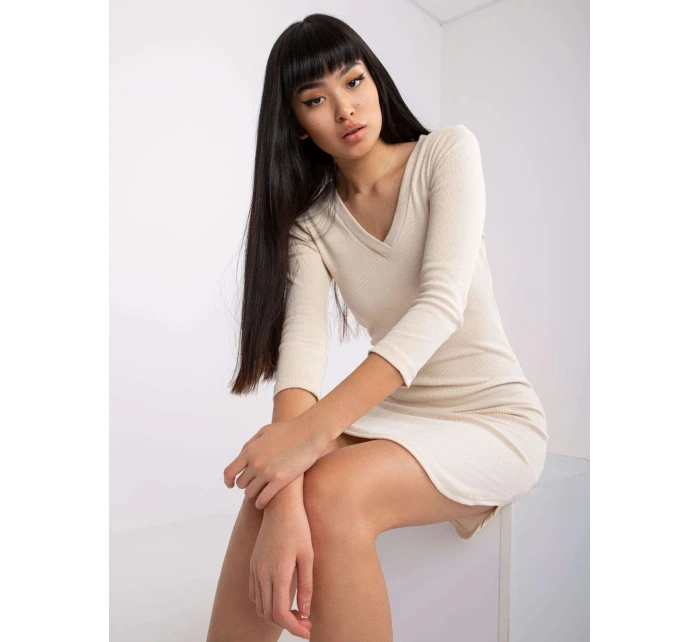 Šaty RV SK model 17338899 světle béžová - FPrice Šaty RV SK model 17338899 světle béžová - FPrice