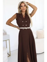model 21232660 Elegantní midi košilka se zlatými knoflíky a páskem CHOCOLATE - numoco basic model 21232660 Elegantní midi košilka se zlatými knoflíky a páskem CHOCOLATE - numoco basic