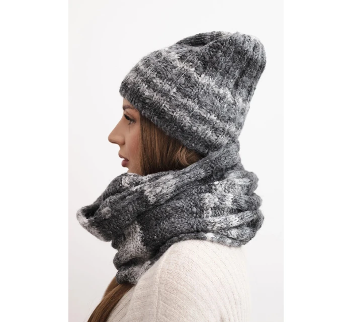Dámská zimní souprava s čepicí a šálou s  grafitová model 21878015 - K-Fashion