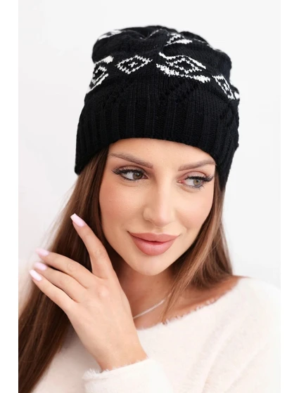 Dámska zimná vlnená čiapka s geometrickým vzorom K434 black + white