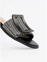 Praktické čierno-biele dámske ponožky s plochým podpätkom