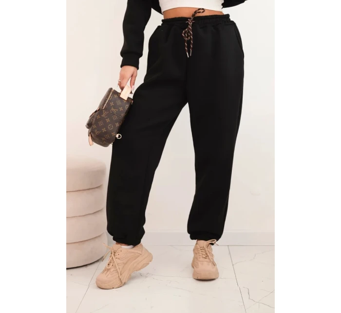 Dámský teplákový komplet model 21441644 z bavlny s kapucí černý - K-Fashion Dámský teplákový komplet model 21441644 z bavlny s kapucí černý - K-Fashion