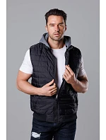 Černá pánská prošívaná vesta s kapucí model 18347850 - J.STYLE Černá pánská prošívaná vesta s kapucí model 18347850 - J.STYLE