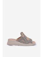 Klapki Damskie Na Koturnie Z Zamkiem Zwierzęcy Wzór Beżowe Irriva Klapki Damskie Na Koturnie Z Zamkiem Zwierzęcy Wzór Beżowe Irriva