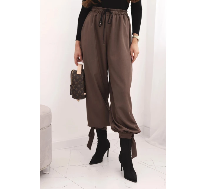 Dámske nohavice so širokými nohavicami a viazaním v spodnej časti mocca