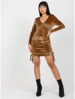 Sukienka VI SK model 21110890 camelowy - FPrice Sukienka VI SK model 21110890 camelowy - FPrice