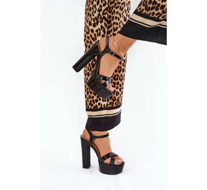 Dámské sandály na vysokém podpatku a platformě lakované černé model 21688886 - Boto