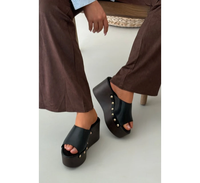 Dámské pantofle na platformě s cvočky černé Mareline