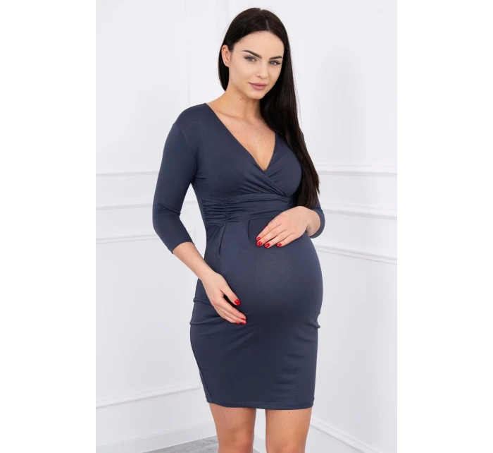 Priliehavé šaty s líniou poprsia v grafitovej farbe