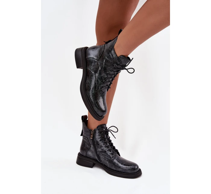 Lakované kožené dámské kotníkové boty na klínu model 21713911 tmavě modré - D&A