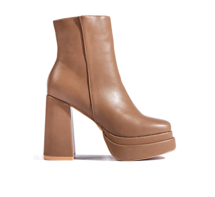 Štýlové hnedé dámske členkové topánky na širokom podpätku