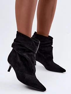 Černé slipon kozačky typu na podpatku model 22368180 - Boto