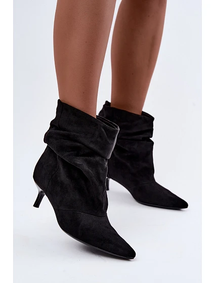 Černé slip-on kozačky typu Slouchy na podpatku Loralia