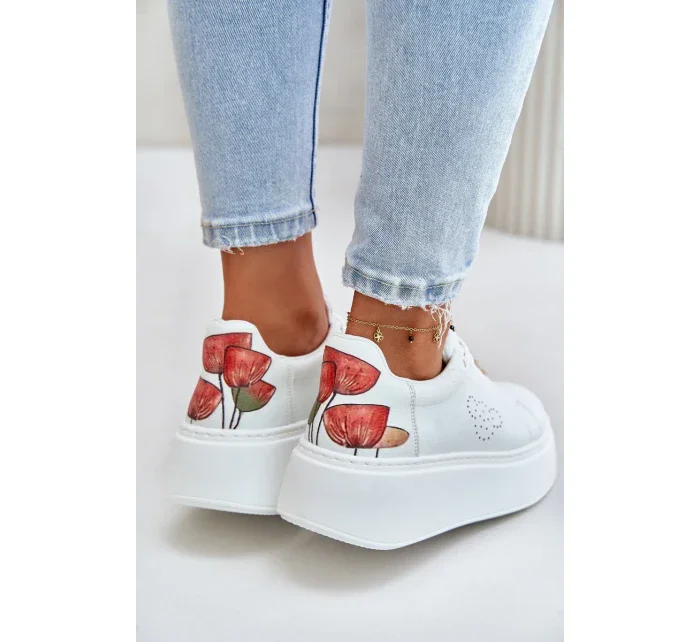 Dámske kožené tenisky na platforme s brošňou a ozdobným kvetom White Dámske kožené tenisky na platforme s brošňou a ozdobným kvetom White