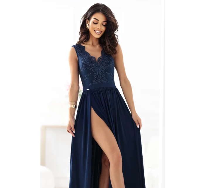 dlouhé elegantní maxi šaty s krajkovým a rozparkem na nohou tmavě modré model 21318836 - numoco
