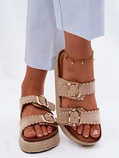 Dámské nazouváky na platformě s pletením zlaté model 22122593 a cvočky béžové - Boto