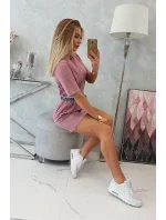 Šaty s ozdobným páskem tmavě růžové Šaty s ozdobným páskem tmavě růžové