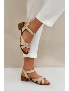 Sandále na podpätku model 210706 Vykročte štýlovo