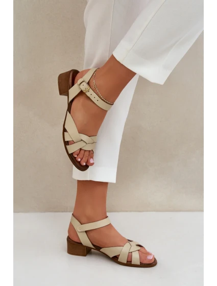 Sandále na podpätku model 210706 Vykročte štýlovo Sandále na podpätku model 210706 Vykročte štýlovo