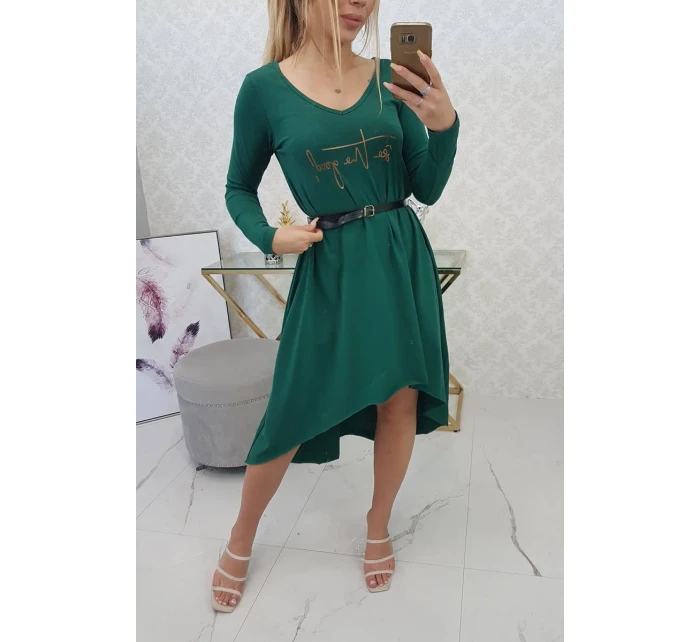 Šaty s ozdobným pásikom a nápisom tmavo zelené Šaty s ozdobným pásikom a nápisom tmavo zelené