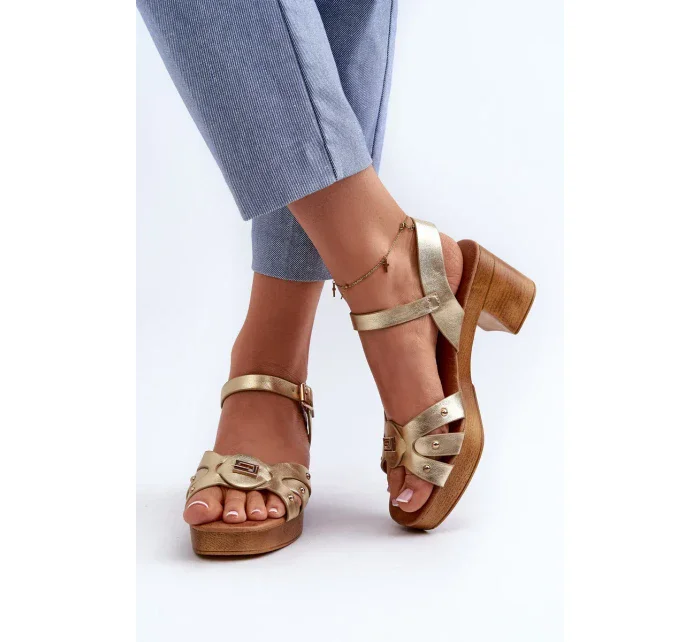 Dámske sandále na vysokom podpätku z ekokože, zlaté Assames Dámske sandále na vysokom podpätku z ekokože, zlaté Assames