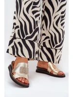 Klapki Damskie Na Koturnie Eko Skórzane Z Ozdobą Złote Sarela Klapki Damskie Na Koturnie Eko Skórzane Z Ozdobą Złote Sarela