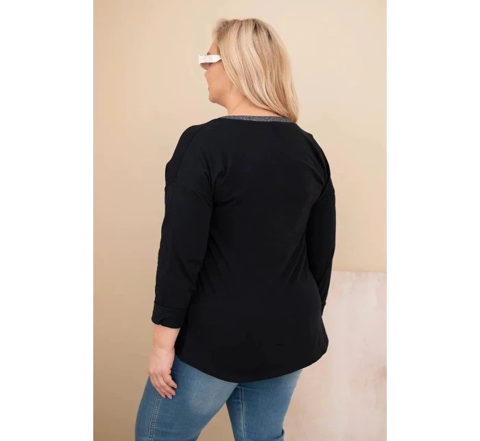 Dámska blúzka nadmernej veľkosti s nápismi a perlami čierna