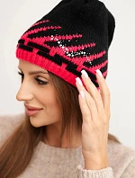 Dámska zimná vlnená čiapka s geometrickým vzorom a kamienkami K469 black + fuchsia