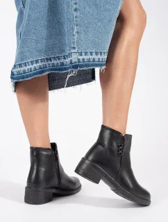 Módne čierne členkové topánky pre ženy na širokom podpätku