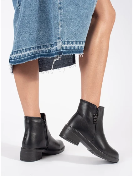 Módní černé kotníčkové boty dámské na širokém podpatku Módní černé kotníčkové boty dámské na širokém podpatku