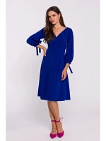 S383 Roztiahnuté šaty s rukávmi - kráľovská modrá