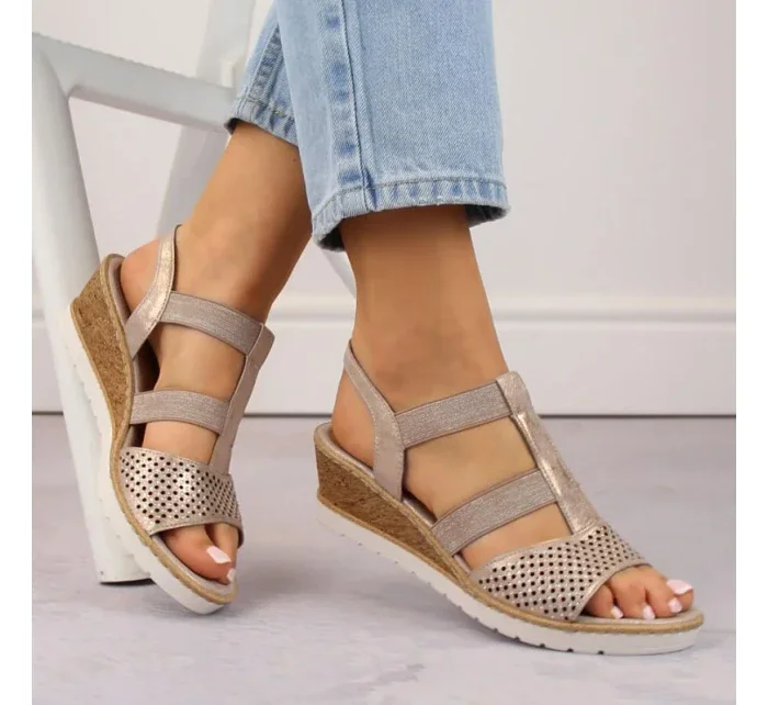 Pohodlné sandály na podpatku Remonte W model 19730112 rose gold - Rieker