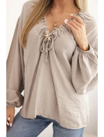 Dámska blúzka z viskózy s výstrihom a lemovaním fango