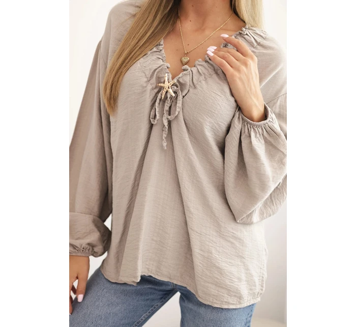 Dámska blúzka z viskózy s výstrihom a lemovaním fango