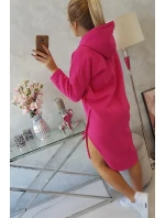 Šaty s kapucí a bočním rozparkem fuchsiová