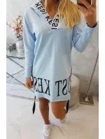 Šaty s kapucňou a potlačou modrej Šaty s kapucňou a potlačou modrej