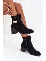 Zateplené dámské boty se zlatou ozdobou na podpatku černé model 21707037 - Boto