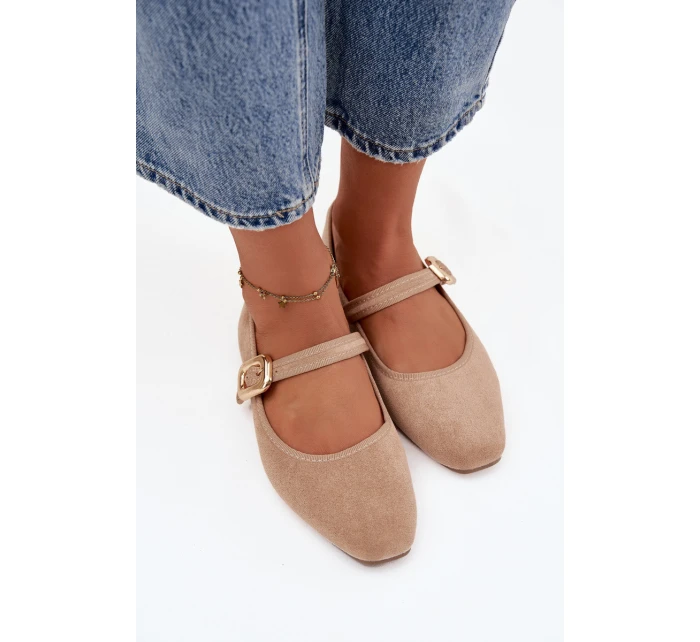 Baleríny s páskem a zlatým sponou Eko semiš Béžové model 21744478 - Boto