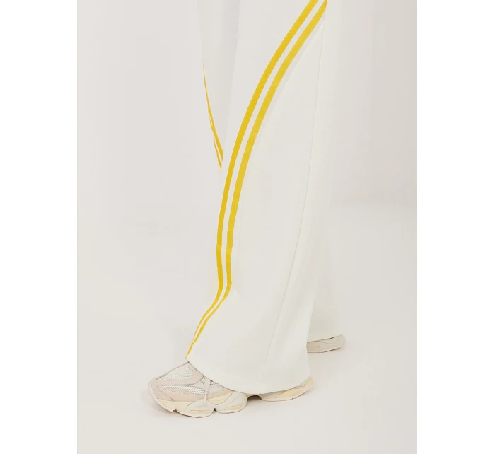 Spodnie dresowe IT DR model 22039709 ecru - FPrice