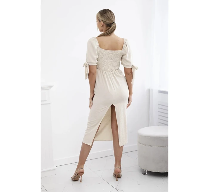 Šaty so zaväzovacími rukávmi béžové