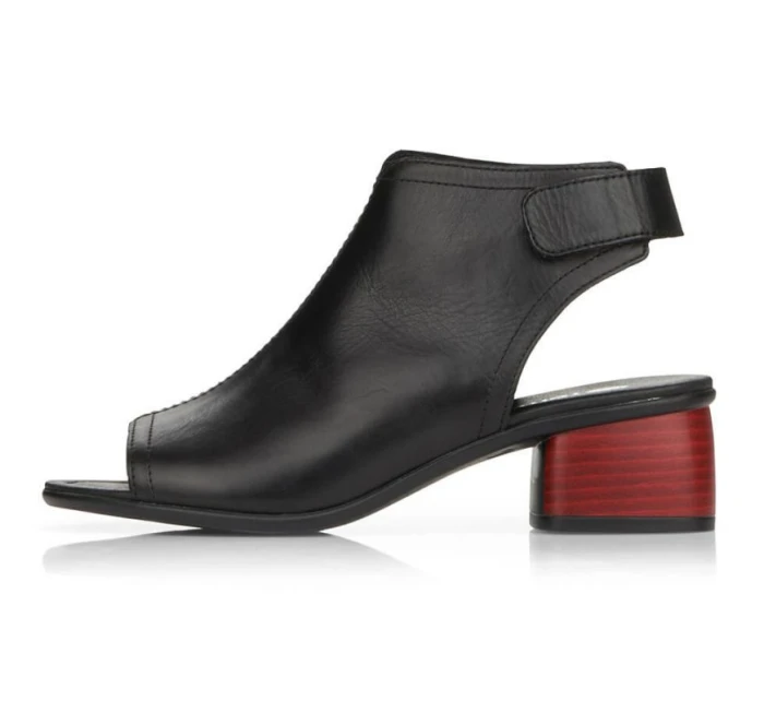 Pohodlné kožené sandále Remonte W RKR654