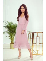 Dámske šifónové midi šaty vo špinavo ružovej farbe s výstrihom a volánikom 304-1 Dámske šifónové midi šaty vo špinavo ružovej farbe s výstrihom a volánikom 304-1