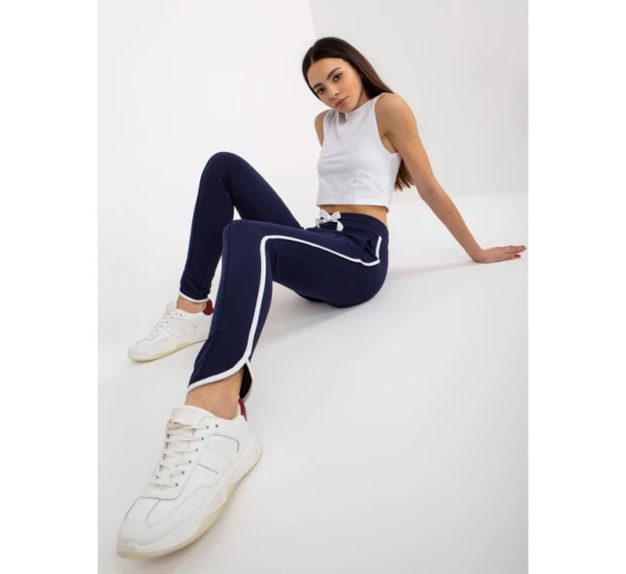 Námořnicky modré základní teplákové kalhoty s lemováním model 21767862 - Rue Paris