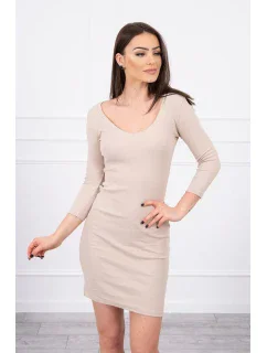 Priliehavé šaty s výstrihom béžovej