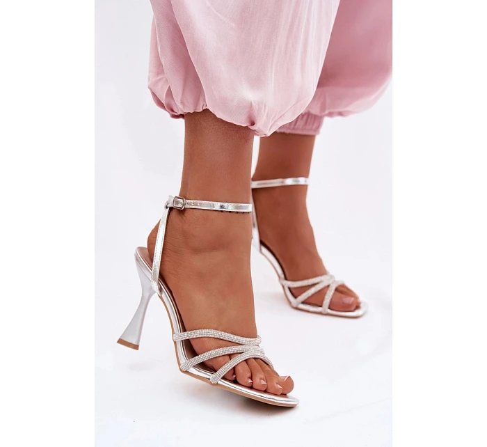 Sandále na podpätku model 226507 Krok vo veľkom štýle Sandále na podpätku model 226507 Krok vo veľkom štýle