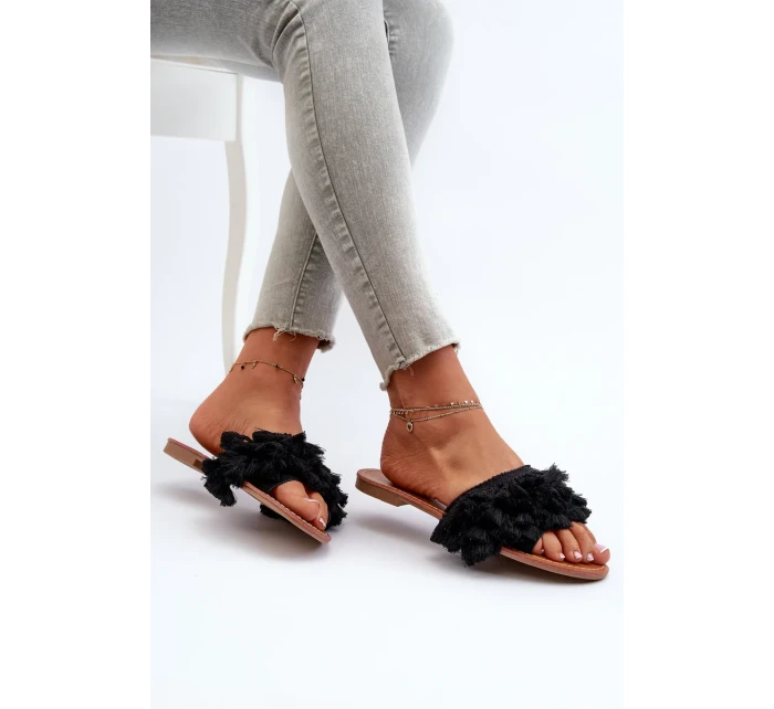 Dámske ploché papuče so strapcami, čierne Rialle